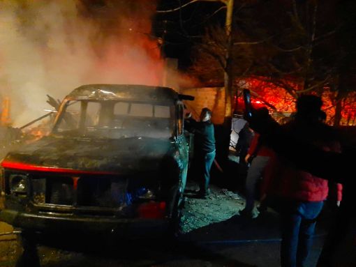  Çıkan7 yangında tandırlık, kuruluk ve 4 araç yandı 