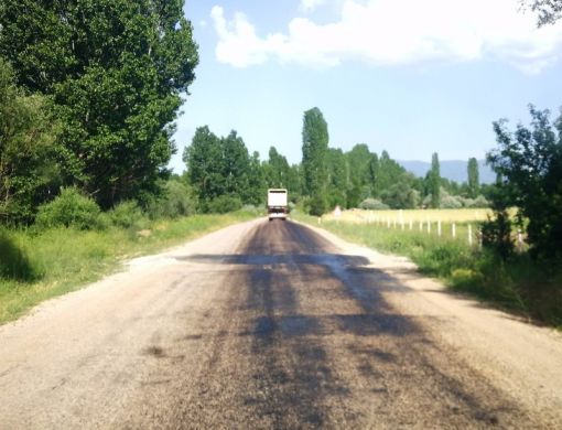  Osmancık-Çorum karayolunun bazı yerlerinde sıcaklar  asfalt eritti 2