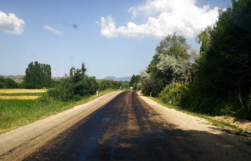  Osmancık-Çorum karayolunun bazı yerlerinde sıcaklar  asfalt eritti 3