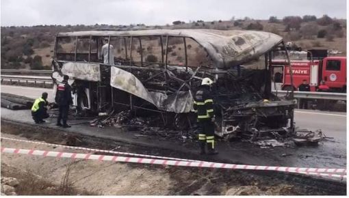  Çorum’da yolcu otobüsü ile kamyon çarpıştı 2 ölü 6 yaralı 9