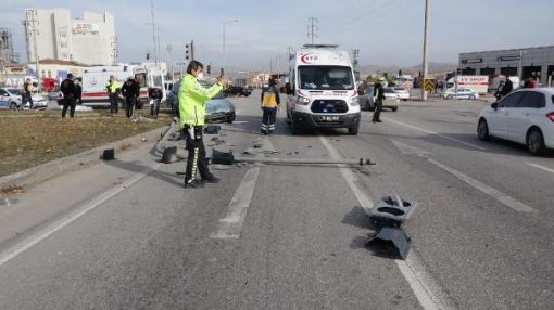 Freni boşalan kamyon otomobile çarptı: 1 ölü, 2 yaralı 8