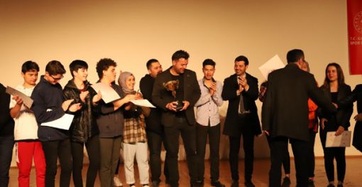  Osmancık Cumhuriyet Anadolu Lisesi tiyatro ekibi, Gençlik ve Spor Müdürlüğü'nün düzenlediği Türkiye genelinde yapılan 