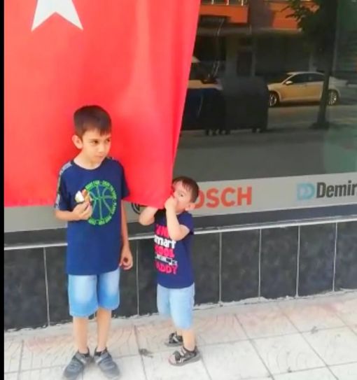  Küçük Çocukların Türk Bayrağı Sevgisi 2