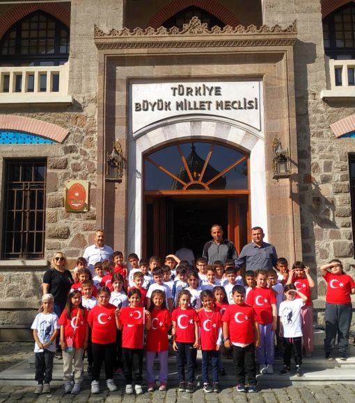  Osmancık 75.Yıl Cumhuriyet İlkokulu Ata’sını ziyaret etti 8