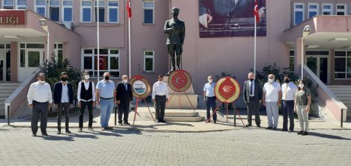   Osmancık  CHP ilçe Teşkilatı Atatürk Anıtı’na çelenk sundu