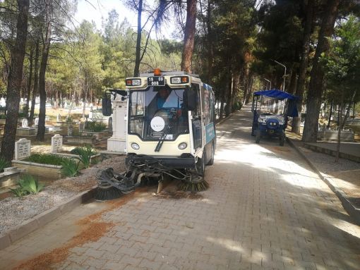  Osmancık Belediyesi mezarlıklara iyi bakıyor 4