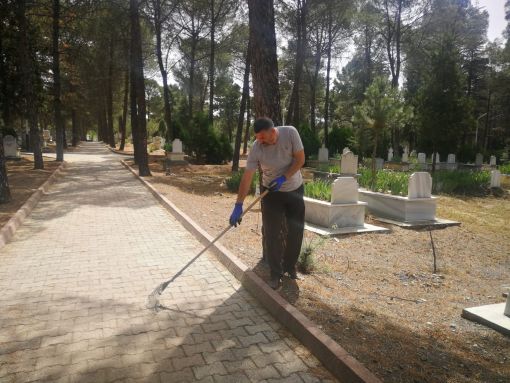  Osmancık Belediyesi mezarlıklara iyi bakıyor 5