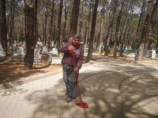  Osmancık Belediyesi mezarlıklara iyi bakıyor 6