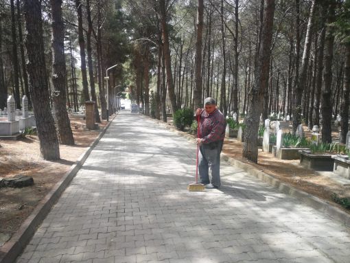 Osmancık Belediyesi mezarlıklara iyi bakıyor 7