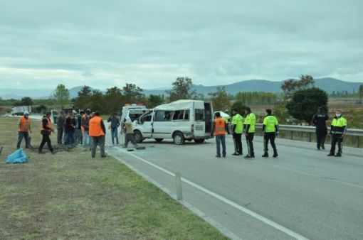  Osmancık Gümüşhacıköy yolunda minibüs devrildi 18 yaralı 3