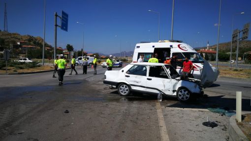  Osmancık Küçük Sanayi kavşağında trafik kazası 2 yaralı 2