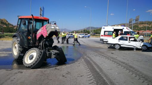  Osmancık Küçük Sanayi kavşağında trafik kazası 2 yaralı 8