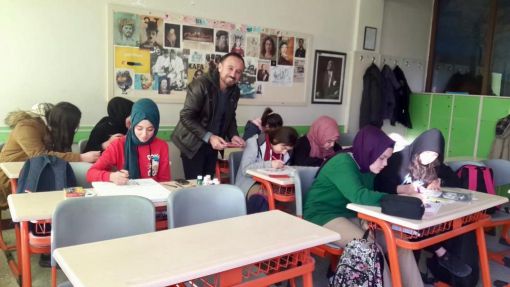  Çorum Osmancık Ömer Derindere Fen Lisesi'nden öğrencilere resim ve müzik kursu açıldı. 