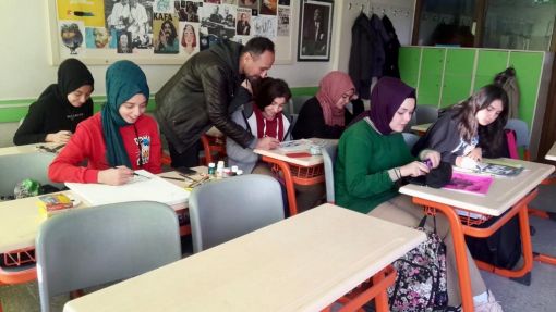  Çorum Osmancık Ömer Derindere Fen Lisesi'nden öğrencilere resim ve müzik kursu açıldı. 4