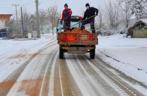 Osmancık şehir içinde yollara tuzla müdahale 9