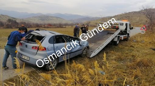 Osmancık'ta  otomobil ekin tarlasına devrildi 10