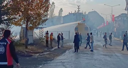  Osmancık'ta hurdalıkta çıkan yangın korkuttu 6