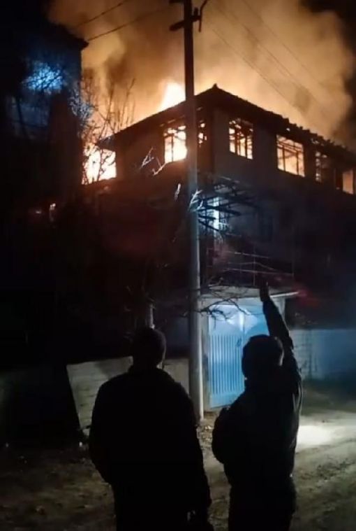  Osmancık'ta iki katlı evde yangın çıktı 2