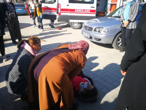   Osmancık'ta annesi otomobilin çarptığı genç kızının başından ayrılmadı 7
