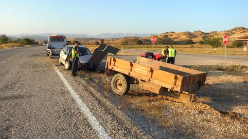  Osmancık'ta Traktörle otomobil çarpıştı 1 ağır 3 yaralı 8