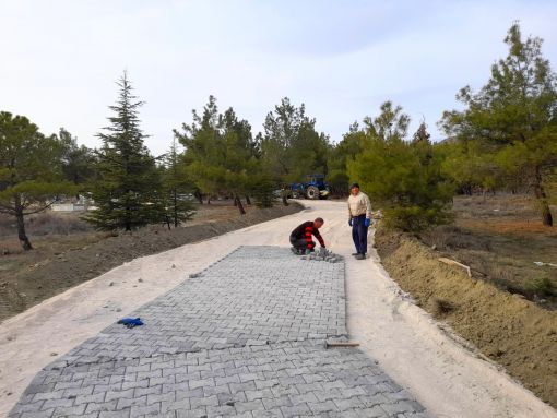Osmancık’ta Damatoğlu Çiftliği mezarlığına parke taşı 11
