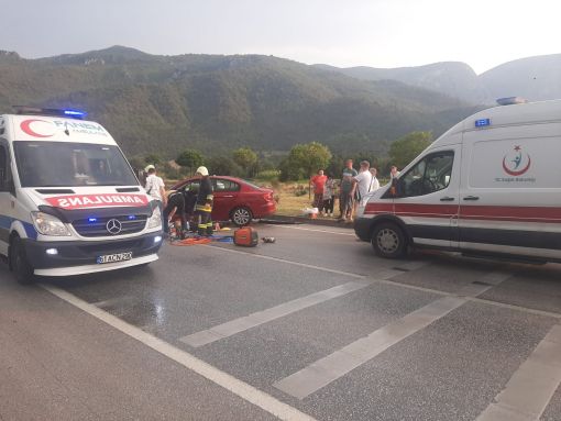 Osmancık’ta otomobiller çarpıştı yaralılar var (1) 6
