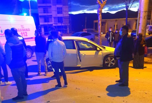 Osmancık şehir içinde otomobiller çarpıştı yaralılar var 5