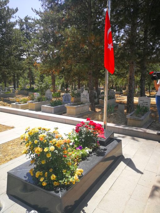  Şehit öğretmen Aybüke Yalçın, mezarı başında anıldı 11