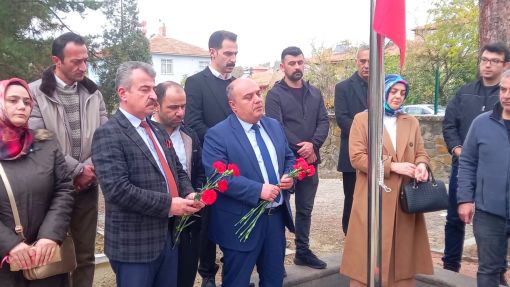  Şehit Şenay Aybüke Yalçın öğretmeni anmak için meslektaşları bir gün öncesinden mezarı başında toplandı 6