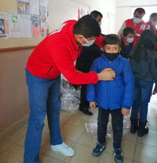 Türk Kızılayı Osmancık Şubesinden öğrencilere giysi 2