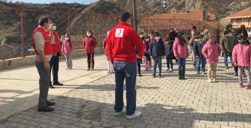 Türk Kızılayı Osmancık Şubesinden öğrencilere giysi 9