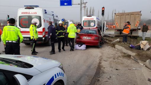  Osmancık’ta hafriyat kamyonu ile  otomobil çarpıştı: 1 ölü, 1 yaralı 5