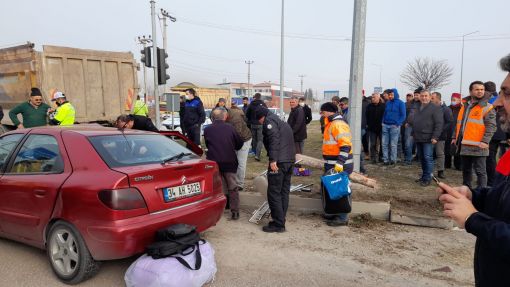  Osmancık’ta hafriyat kamyonu ile  otomobil çarpıştı: 1 ölü, 1 yaralı 8
