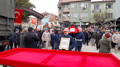 Deprem şehidi Piyade Er Sümbül, Osmancık’ta toprağa verildi 15