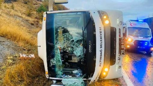  Hamamözü-Gümüşhacıköy arasında otobüs devrildi 27 yaralı 5