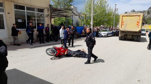  Kamyonla çarpışan motosiklet sürücüsü öldü 10