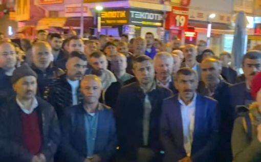  Kaya Osmancık'ta  Seçim bürosu açılışına katılarak vatandaşlarla bayramlaştı 4