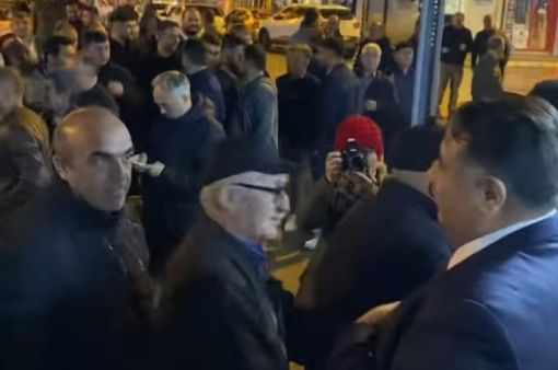  Kaya Osmancık'ta  Seçim bürosu açılışına katılarak vatandaşlarla bayramlaştı 8