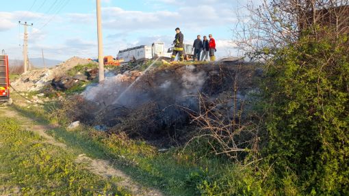  Osmancık 'ta akaryakıt istasyonu ardında çıkan yangın korkuttu