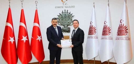  Osmancık Kayma3kamı Akpay'a başarı belgesi 