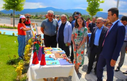  Osmancık Mehmet Akif Ersoy Ortaokulu Görsel Sanatlar Yıl Sonu Sergisi göz doldurdu 9