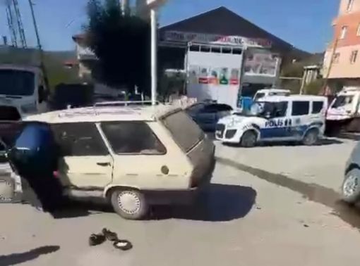  Osmancık'ta  iki otomobili çarpıştı 1 yaralı 7