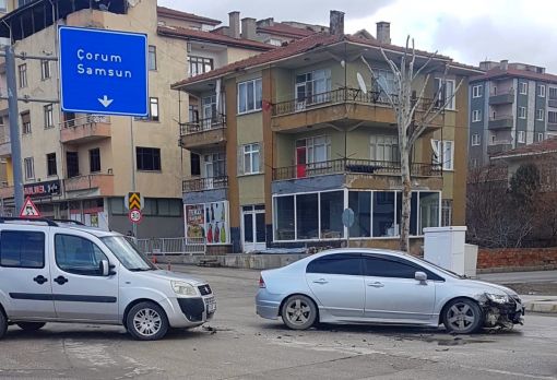 Osmancık'ta alt geçit önünde trafik kazası 6