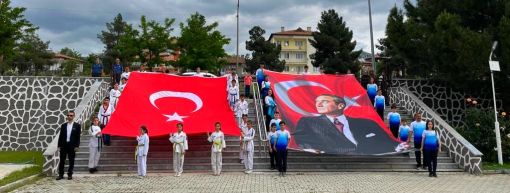  Osmancık'ta Atatürk anıtına çelenk sunma programı yapıldı 2