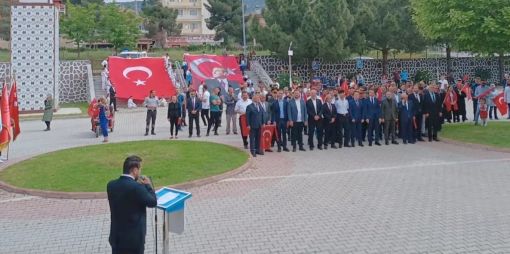 Osmancık'ta Atatürk anıtına çelenk sunma programı yapıldı 4
