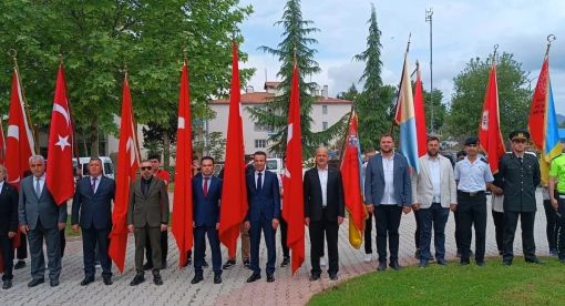  Osmancık'ta Atatürk anıtına çelenk sunma programı yapıldı 8