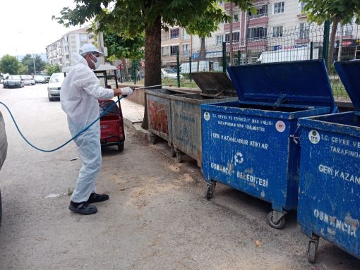  Osmancık'ta binlerce çöp konteynerleri ilaçlanıyor 1