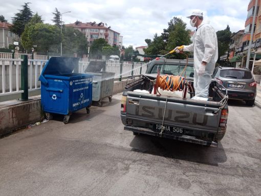  Osmancık'ta binlerce çöp konteynerleri ilaçlanıyor 7