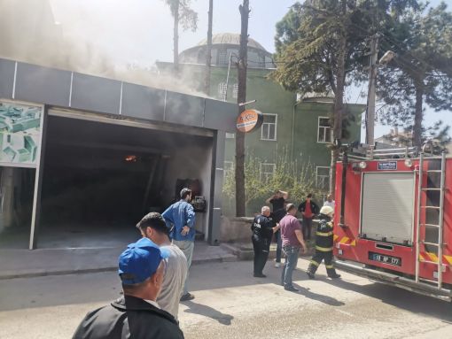  Osmancık'ta işyerinde çıkan yangın korkuttu 4