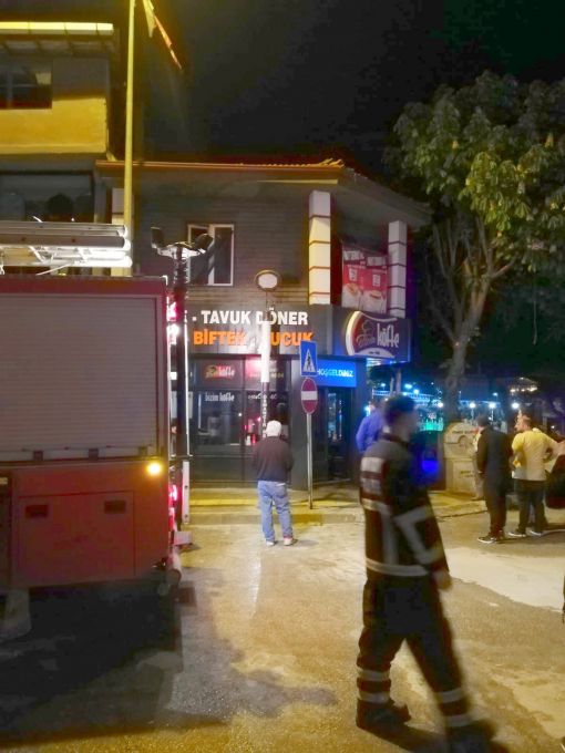  Osmancık'ta köfteci dükkanında yangın  paniği 1